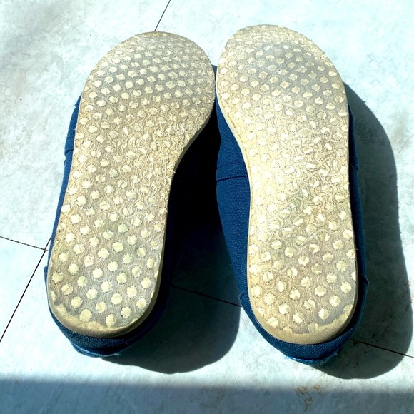 TOMS WOMEN’S NAVY BLUE CANVAS SLIP ON FLATS Sz 9 1/2 GUC - Picture 9 of 9